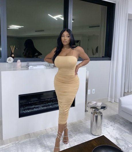 Vivi Panamera onlyfans explicit content