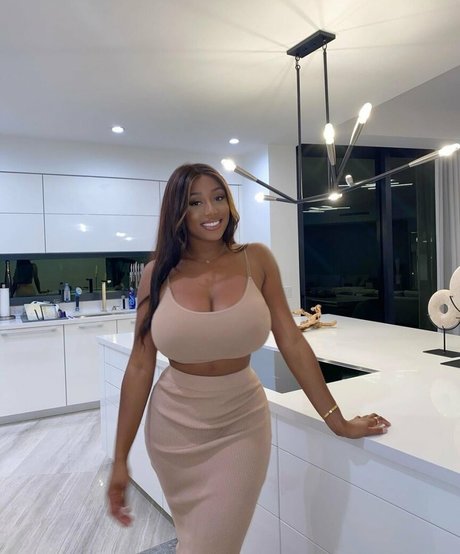 Vivi Panamera onlyfans model photos