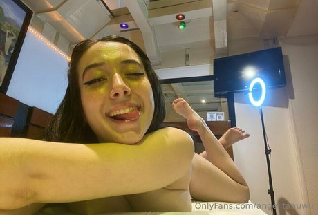 Angelitaauwu onlyfans naked