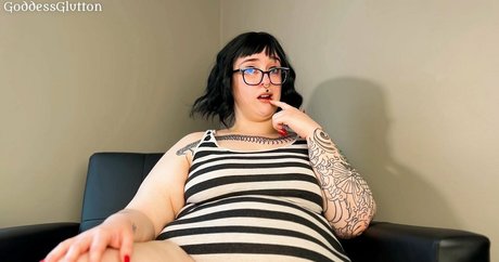 mommyglutton only fans nude leaks