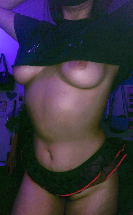 poutyprxncxss420 onlyfans fotos