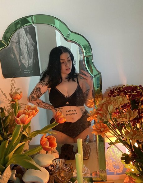 arianalgrande onlyfans pic