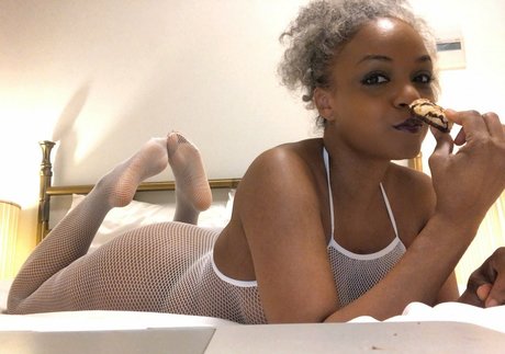 Sinnamon Love onlyfans leams