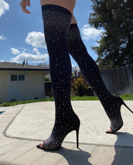 Emmily Mello onlyfans leaks sex