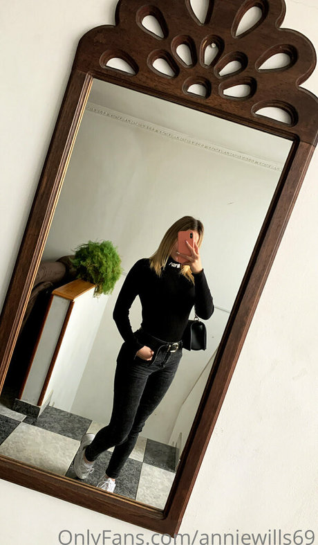 anniewillfree nude on onlyfans