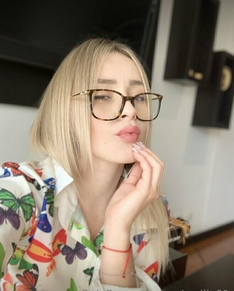 anniewillfree nsfw onlyfans