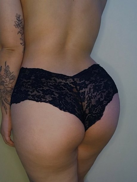 Laraoliveiraof onlyfans