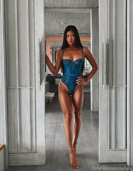 eyoung only fans nude leaks