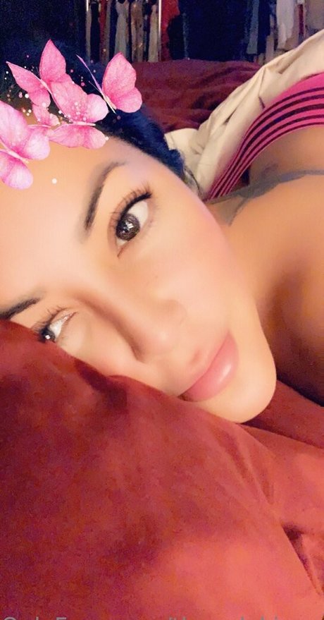 theonlykiaramiaxxx onlyfans desnuda