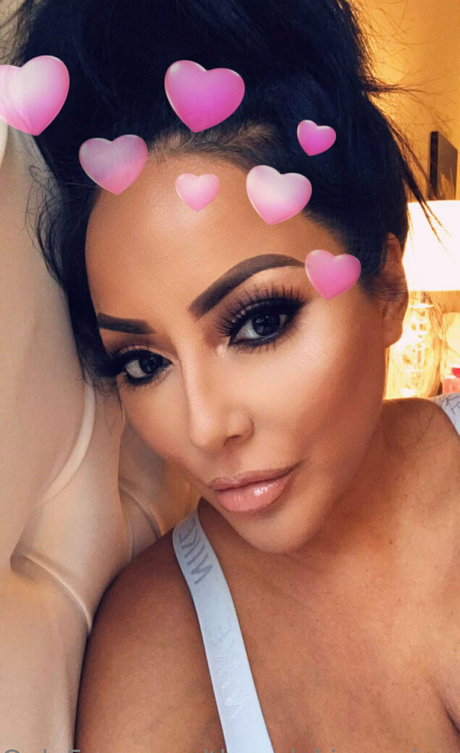 theonlykiaramiaxxx onlyfans model images