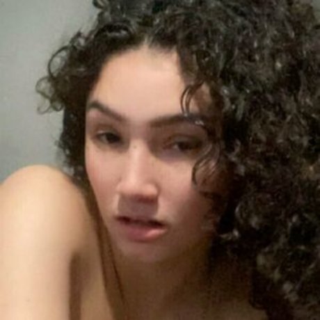 mellyshours onlyfans model