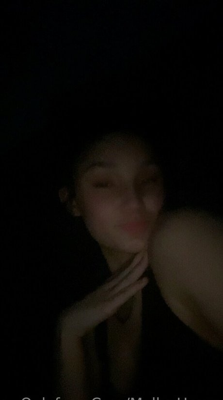 mellyshours only fans naked