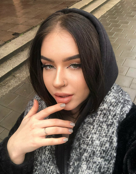 selena girl onlyfans nide