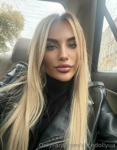alicedollyua onlyfans tits
