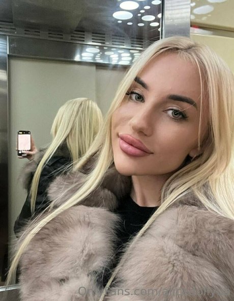 alicedollyua naked onlyfans leaks