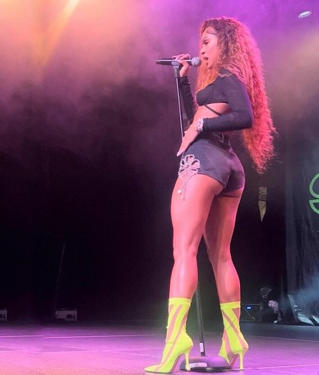 Jilly Anais onlyfans nudes leaks