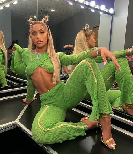 Jilly Anais naked onlyfans