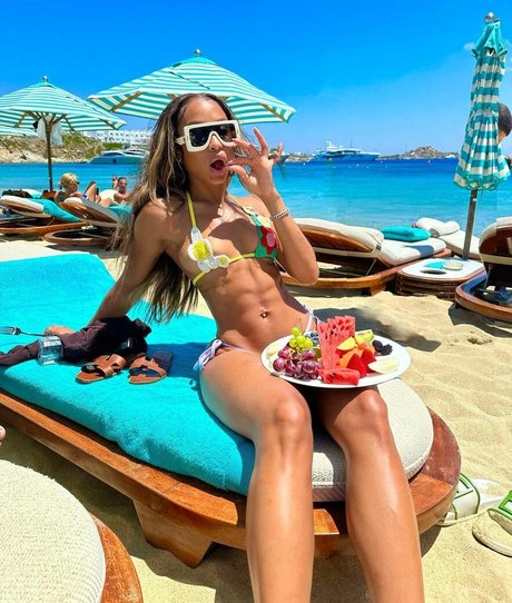 Jilly Anais onlyfans images