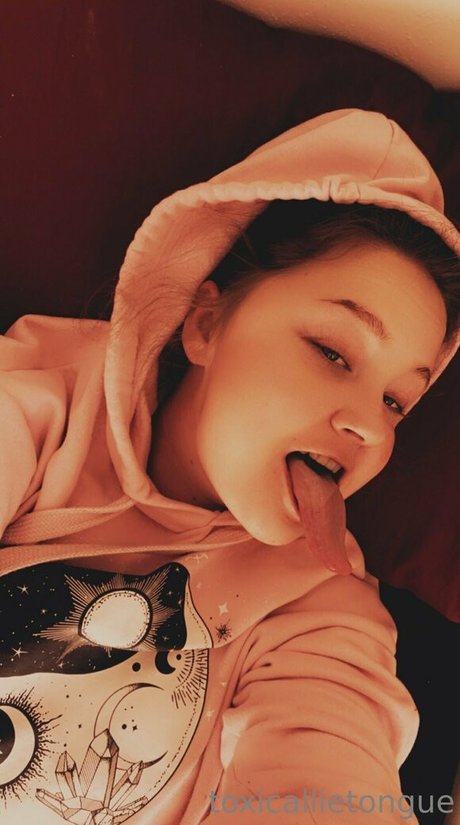 toxicallietongue onlyfans leaks.