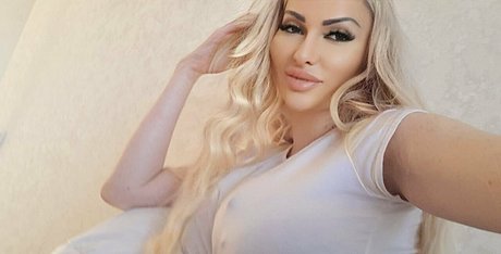 hottanuysha onlyfans strip