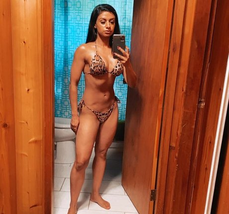 Skinnyroti onlyfans naked pics