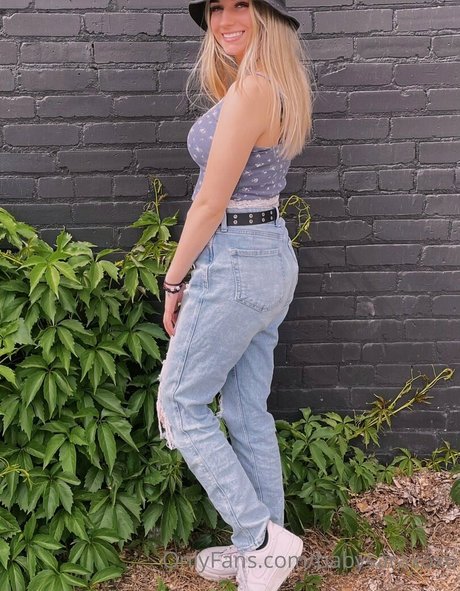 babysaraxoxo onlyfans posts