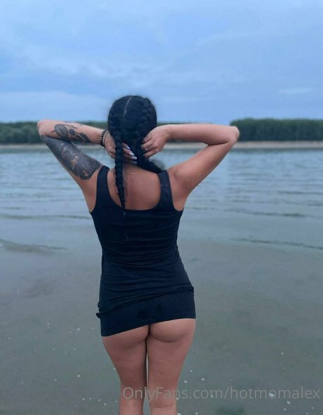 hotmomalex onlyfans leajs