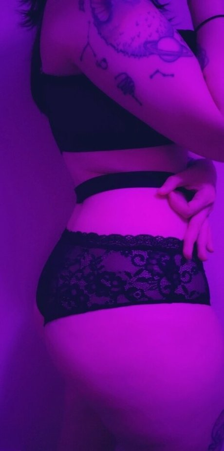 Knives onlyfans model photos