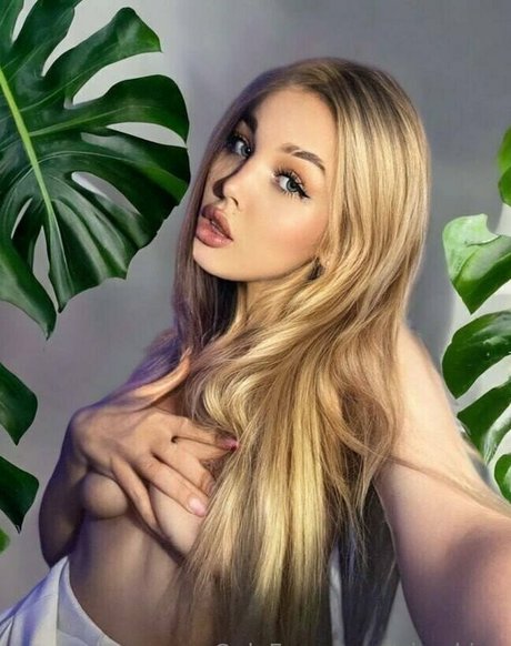 triss kiss only fans leak