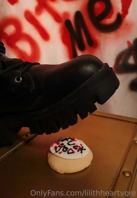 lilithheartvore onlyfans striptease