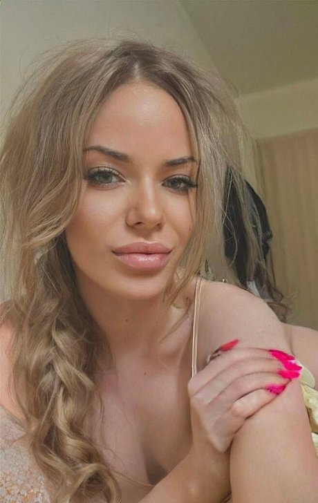 blondyaria onlyfans model photo