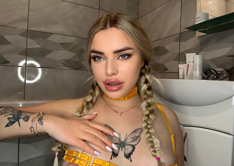 blondyaria strip onlyfans