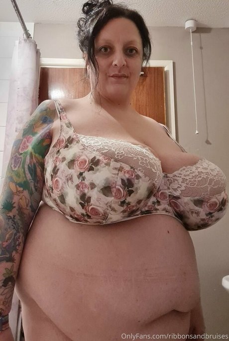 ribbonsandbruises onlyfans explicit content