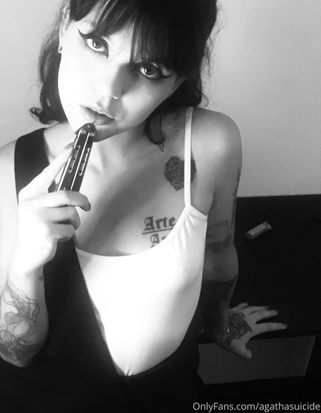 blvckchxrry onlyfans leams