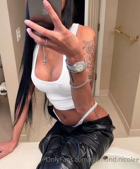 diamond nicolee only fans naked