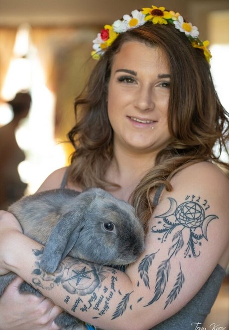 pregnantgothmama onlyfans public photos