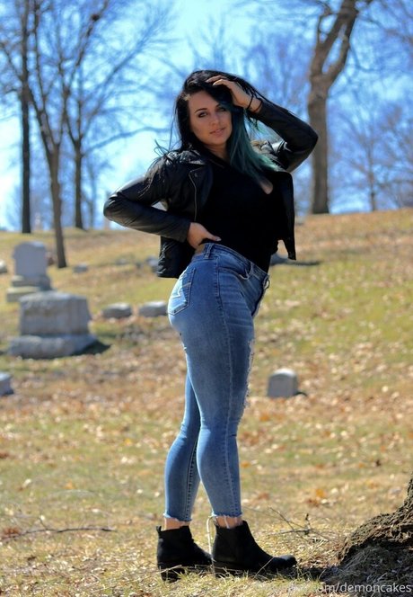 Demoncakes onlyfans model photos
