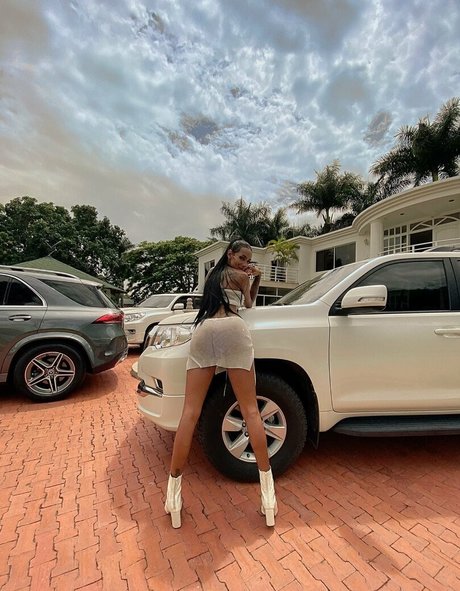 Laura Saenz onlyfans for free