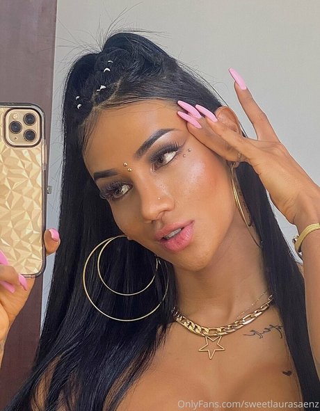 Laura Saenz strip onlyfans