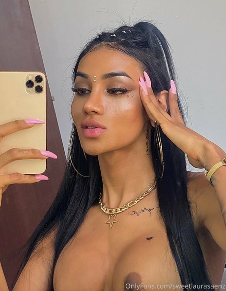 Laura Saenz onlyfans naked