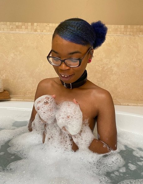 thenovapandafree naked on onlyfans