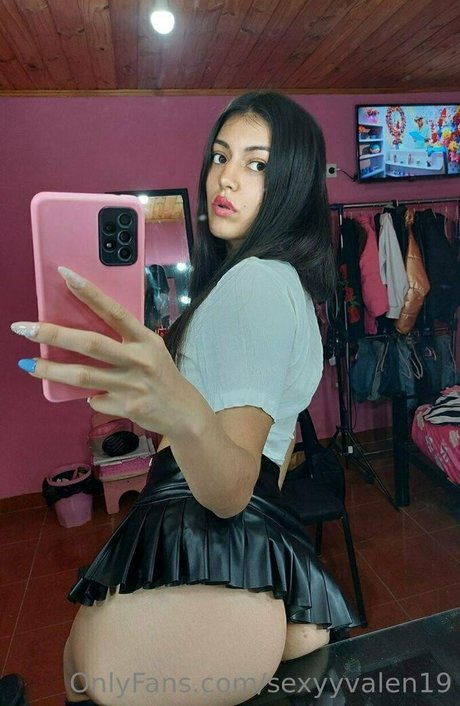 sexyyvalen19 onlyfans leakd