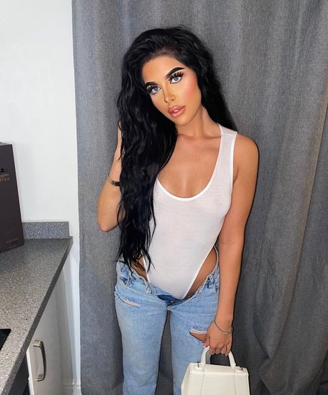 Emily Oldring onlyfans leake