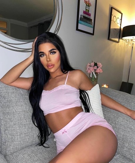 Emily Oldring naked onlyfans