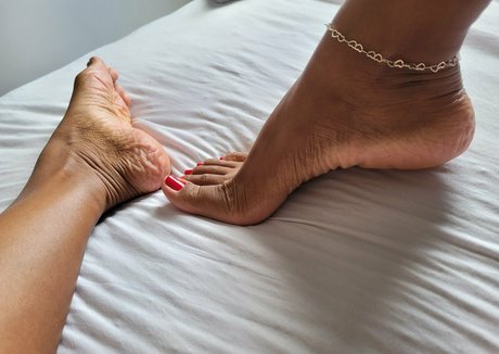 lauraazevedoqueen onlyfans leak