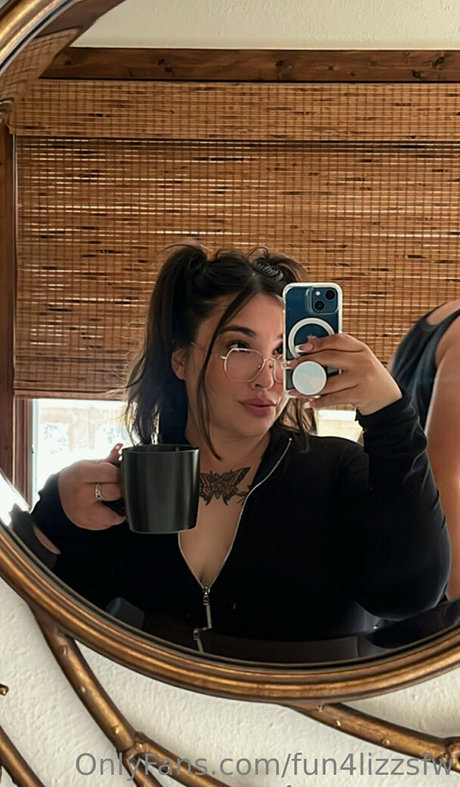 fun4lizzsfw onlyfans nude content