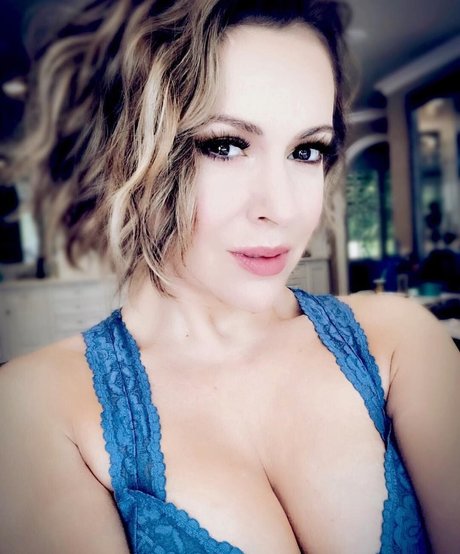 Alyssa Milano pics onlyfans
