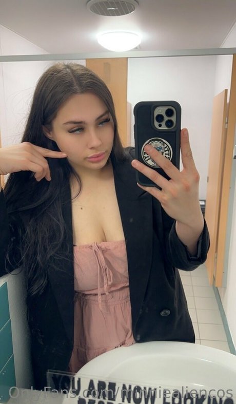minniealiencos tits onlyfans