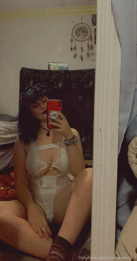 minniealiencos onlyfans nudes leak