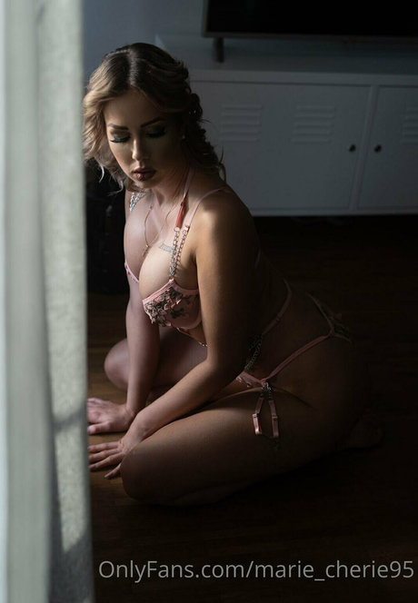marie cherie95 onlyfans leaks.
